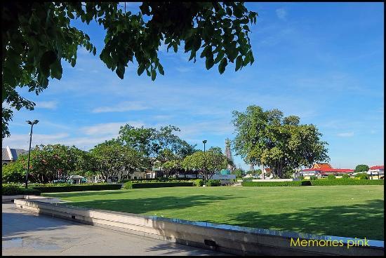 Nagaraphiron Park