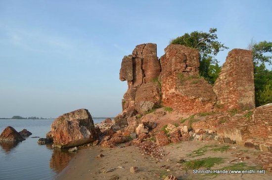 Alamparai Fort