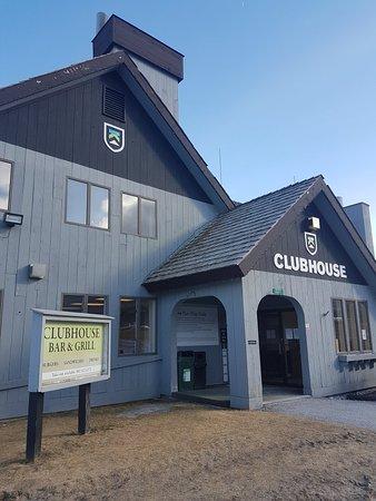Clubhouse Bar & Grill