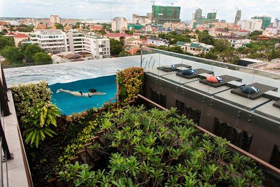 Slla Sky Bar & Restaurant