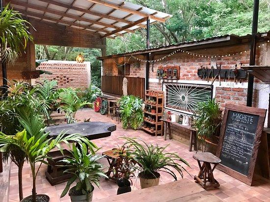 Machete Market Cafe