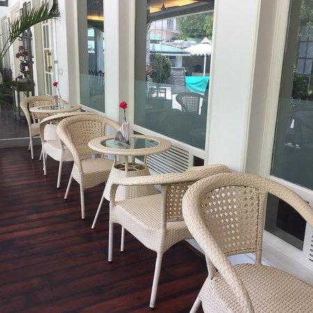 Dzurt Patisserie and Cafe