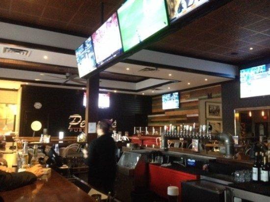 Peanuts Sports Bar
