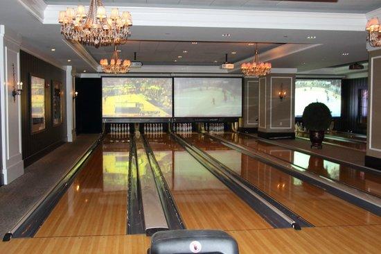 High Rollers Luxury Lanes and Lounge