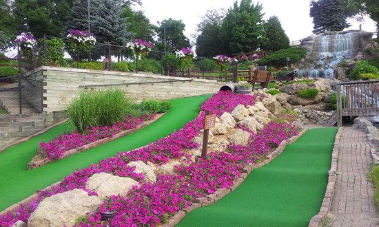 Mini-golf Pirate's Cove Adventure Golf