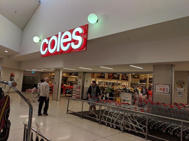 Bateau Bay Square