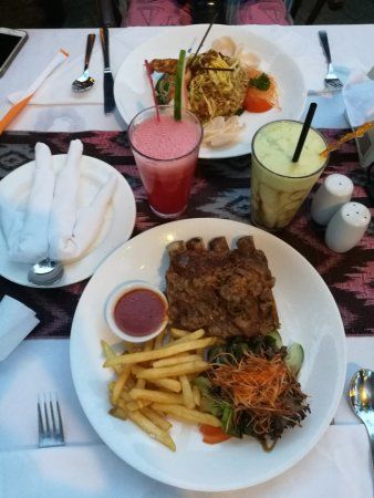 Tropical Restaurant Mengiat