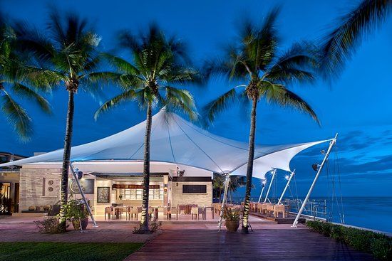 Luna Lanai Restaurant