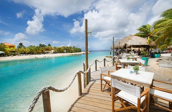 Hemingway Beach Bar