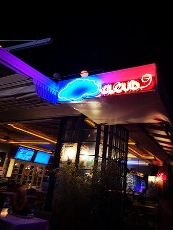 Claud 9 Bar & Restaurant