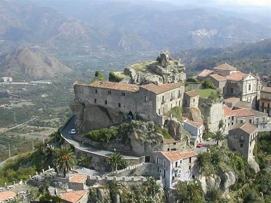 Castle of Robert Lauria
