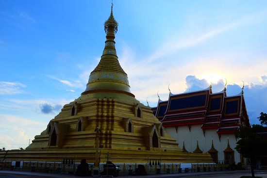 Wat Phra Borommathat Chediyaram