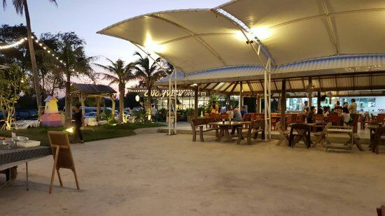 Chom Views Seafood